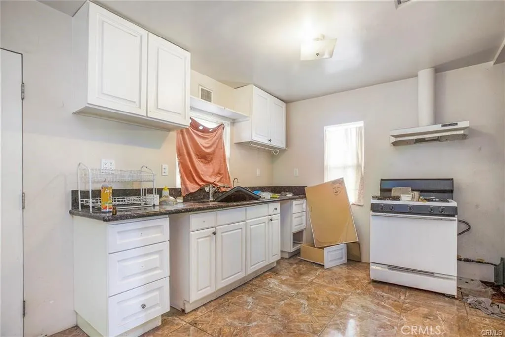 1331 W Manchester, Los Angeles, California 90044 home-pic-5